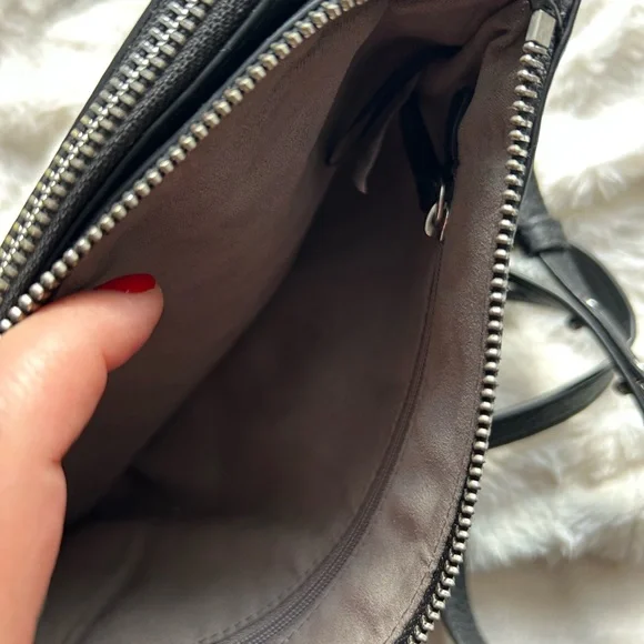 Vince Camuto Black Leather Shoulder Bag - Picture 3 of 5